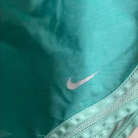 Women's Nike Tempo Soft Knit Green Short - size XL - Picture 4 of 5